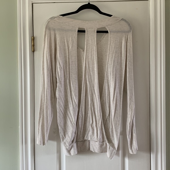 Backless athletic long sleeve - Picture 2 of 2